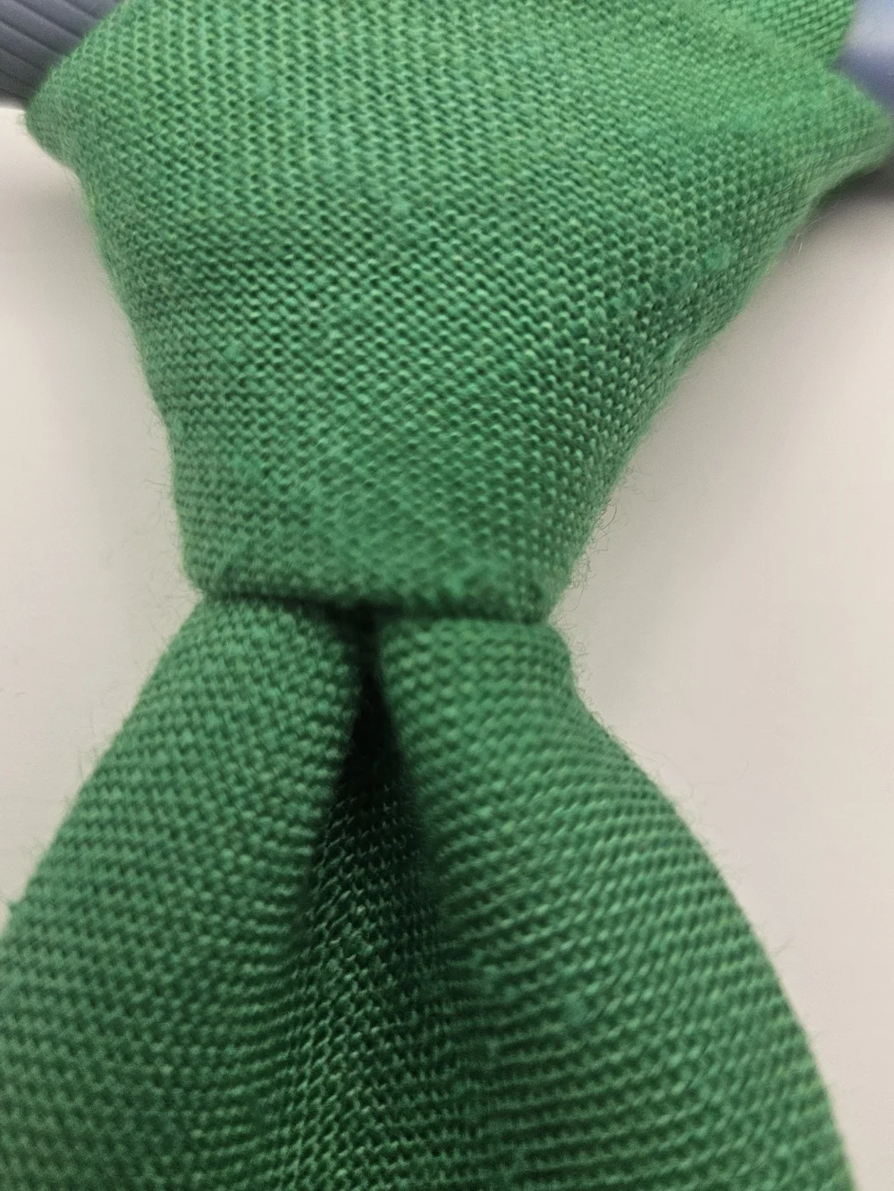 Elegant Solid Green Men’s Tie – Refined Formal Accessory